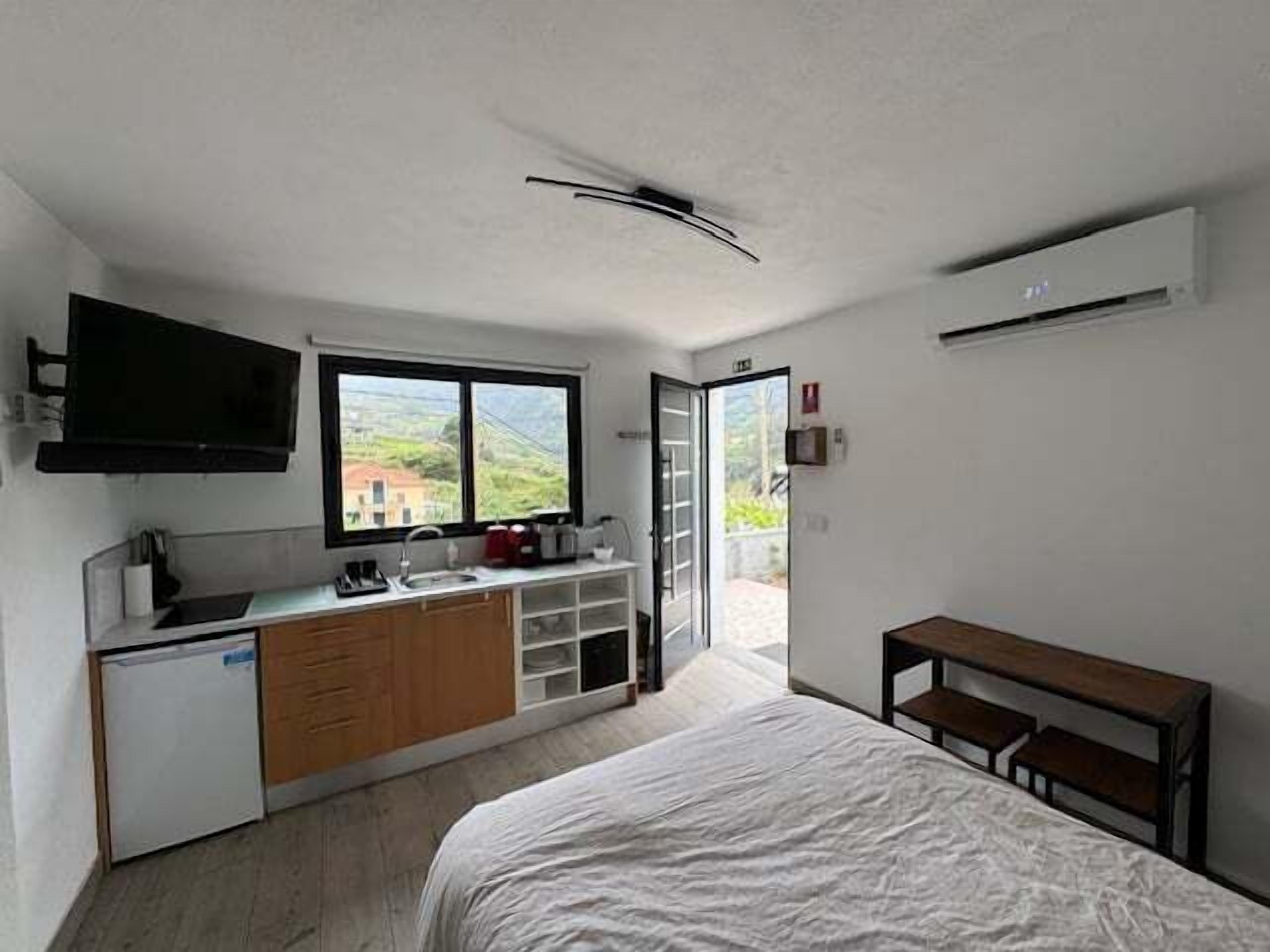 Schreibtisch, Internetzugang, Bettwäsche