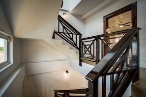 المنشأة من الداخل