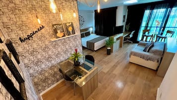 1 chambre, coffres-forts dans les chambres, bureau, draps fournis