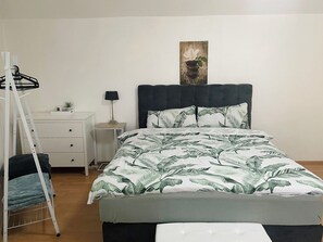 1 bedroom, free WiFi, bed sheets - EasyStay#2 Cozy studio near the clinic, with Netflix, kitchen & bathroom (Bad Oeynhausen)