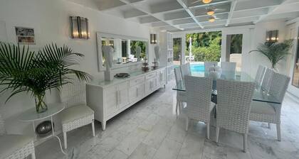 Nice villa with pool 5 min from beach and 3 min from shooting Randell and hotel