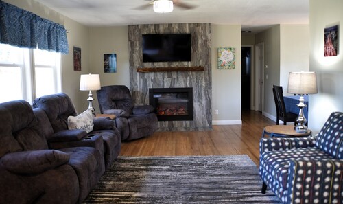 At Home on South Canyon 
Newly remodeled Ranch home with plenty of space.