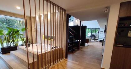 Villa Verde con Jacuzzi y Malla Catamarán