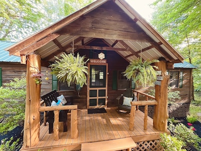 Cozy Mulberry Cabin retreat for two at KY Lake