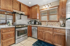 Basic Cabin | Private kitchen - Chateau De Bjorne (Big Bear Lake)