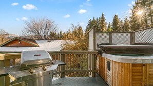 BBQ/picnic Area - Chateau De Bjorne (Big Bear Lake)