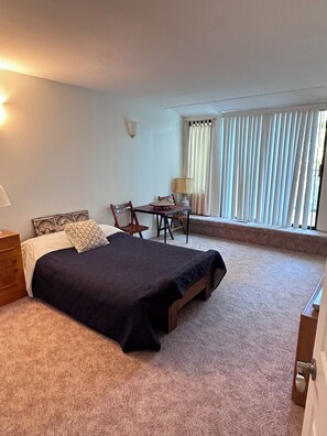 5 bedrooms, iron/ironing board, free WiFi, bed sheets