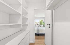 4 bedrooms, iron/ironing board, WiFi, bed sheets - Best family beach house!
Relax at our waterfront house with boat dock. (Flanders)