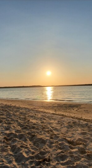 Beach - Best family beach house!
Relax at our waterfront house with boat dock. (Flanders)