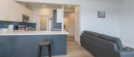 Micro-ondes, four, plaque de cuisson, lave-vaisselle