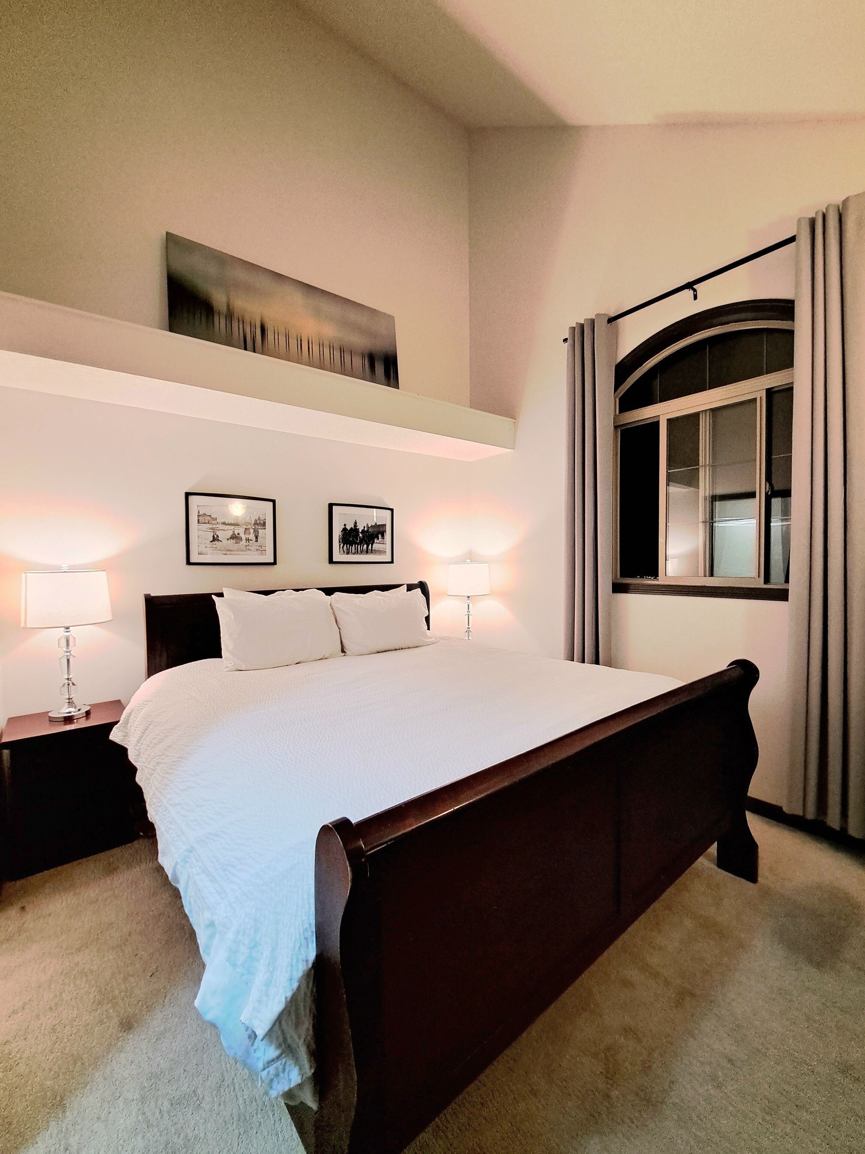 2 slaapkamers, een bureau, een strijkplank/strijkijzer, wifi