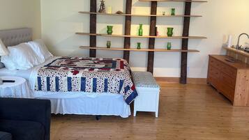 1 bedroom, WiFi (free), bed sheets