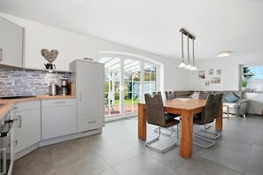 Fridge, oven, stovetop, dishwasher - Perle - High quality 100sqm vacation home for 6 people in Greetsiel! (Krummhörn)