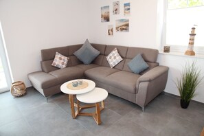 TV - Perle - High quality 100sqm vacation home for 6 people in Greetsiel! (Krummhörn)