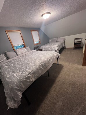 3 chambres, bureau, Wi-Fi gratuit, draps fournis