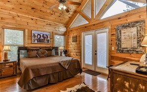 3 Schlafzimmer, Schreibtisch, Bügeleisen/Bügelbrett, Reisekinderbett