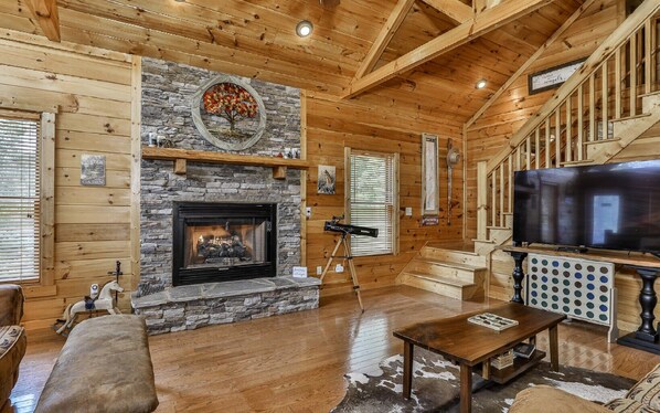 Smart-TV, Kamin, Videospiele, DVD-Player