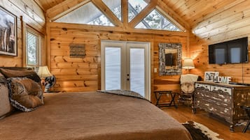 3 bedrooms, desk, iron/ironing board, travel crib