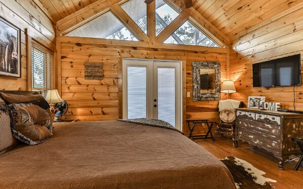 3 Schlafzimmer, Schreibtisch, Bügeleisen/Bügelbrett, Reisekinderbett