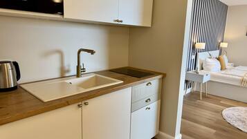 Fridge, stovetop, coffee/tea maker, electric kettle