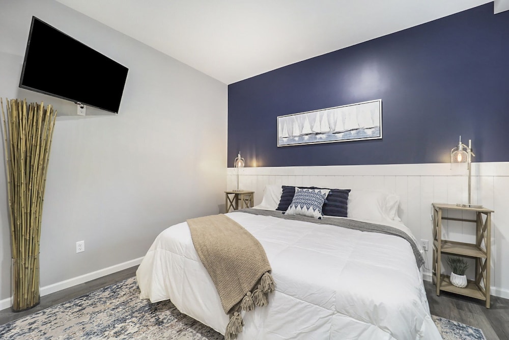 Upscale boutique lodge suite in the of heart of beautiful Grand