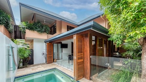 A modern house with a swimming pool, wooden shutters, and a glass fence. - Villa 3 @ Chez Willow (Port Douglas)