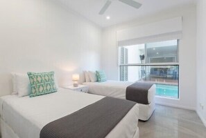 4 bedrooms, iron/ironing board, free WiFi, bed sheets