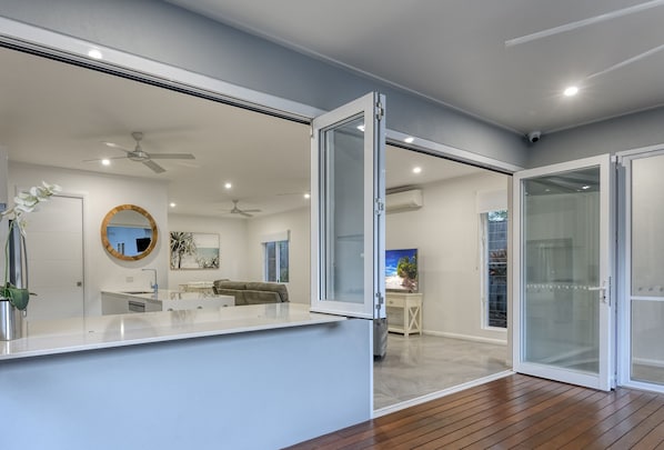 Interior - Luxury Retreat on Mudlo, 4-bedroom 3-bathroom home in the heart of Port Douglas (Douglas)