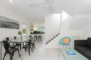 Dining - Unit 15 @ Tropical Reef Apartments (Port Douglas)