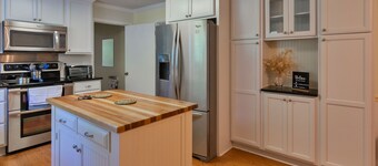 Charming Lakeview Retreat