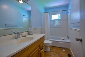 Shower, hair dryer, towels, soap - Charming Lakeview Retreat (Guild)