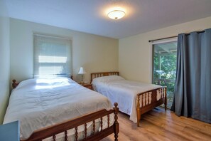 6 chambres, fer et planche à repasser, Wi-Fi, draps fournis