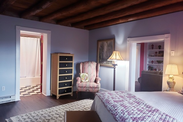 1 dormitori, planxa i posts de planxar, wifi i roba de llit