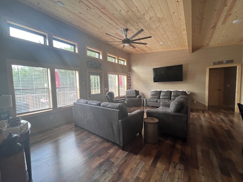 "QUITTIN TIME" Brand New Beautiful Cozy Lake House in Daisy on Lake Greeson!!!