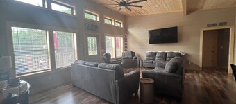 "QUITTIN TIME" Brand New Beautiful Cozy Lake House in Daisy on Lake Greeson!!!