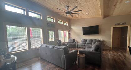 "QUITTIN TIME" Brand New Beautiful Cozy Lake House in Daisy on Lake Greeson!!!