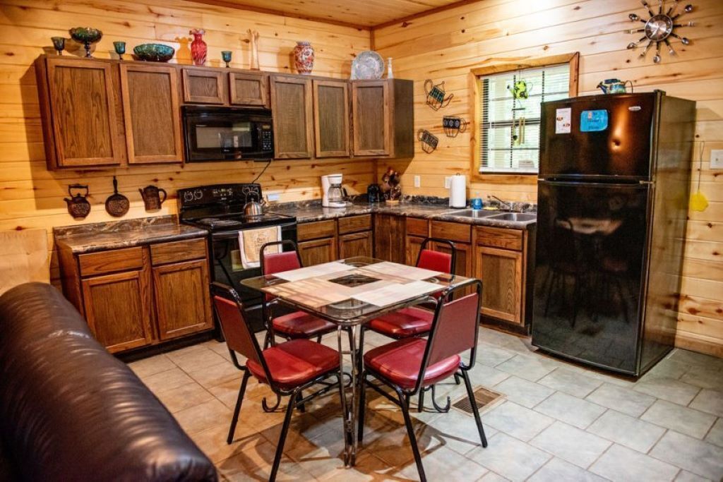 Enjoy a Rustic Chic Cabin in East TX!
