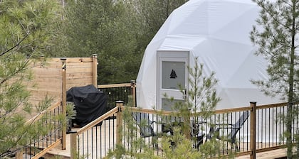 "Luxurious Escapes Await: Private Hot Tubs and Kayaks at Norse Geodesic Retreat"