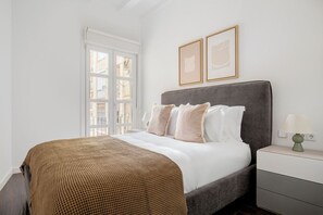 2 bedrooms, iron/ironing board, WiFi, bed sheets - Trendy La Dreta de l'Eixample 2BR, by Blueground (Barcelona)