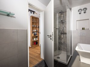 Shower, hair dryer, towels - Appartement 4 "rauschberg" für 2 Personen, 32 m² (Inzell)