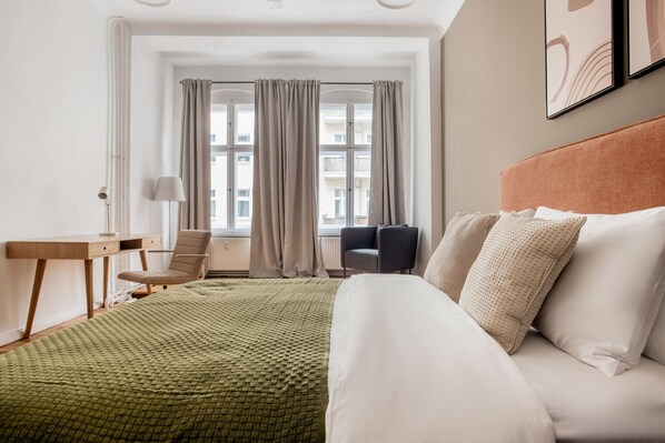 1 bedroom, iron/ironing board, WiFi, bed sheets - Trendy Friedrichshain 1BR nr Oberbaumbrücke, by Blueground (Berlin)