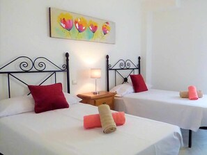 3 makuuhuonetta, silitysrauta/-lauta, vauvan matkasänky, ilmainen Wi-Fi