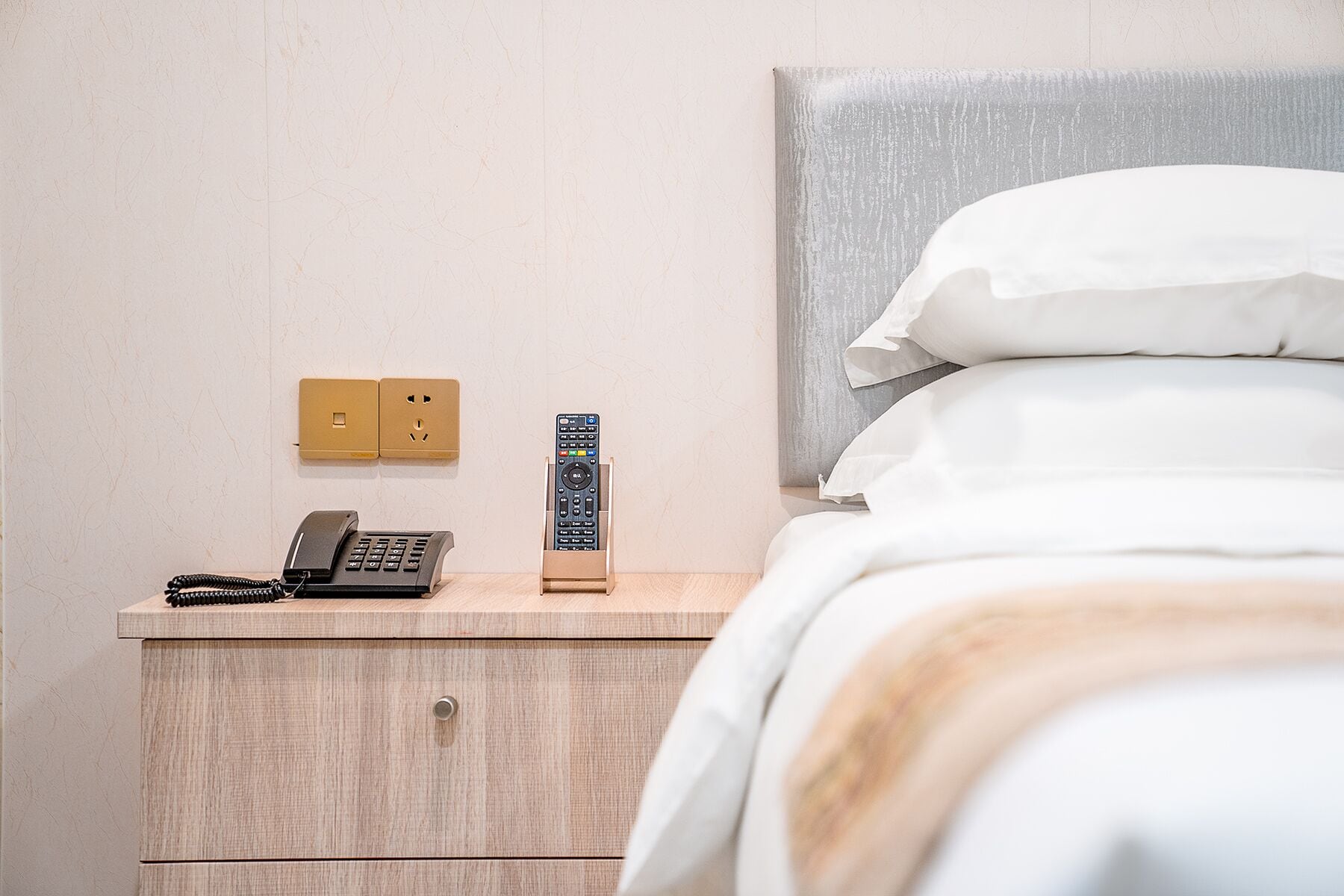 1 bedroom, egyptian cotton sheets, premium bedding, down duvets