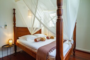 3 slaapkamers, een kluis op de kamer, een bureau