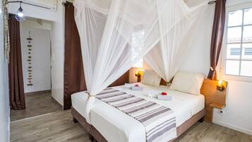 3 bedrooms, in-room safe, desk, iron/ironing board