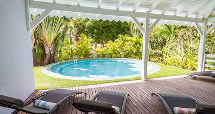 Villa Familiale Avec Piscine Privée à 5 Minutes de la Plage!