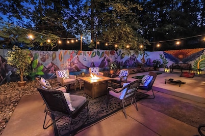 *Hot Tub*Game Room*Outdoor Kitchen*Bar