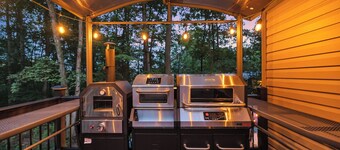 *Hot Tub*Game Room*Outdoor Kitchen*Bar