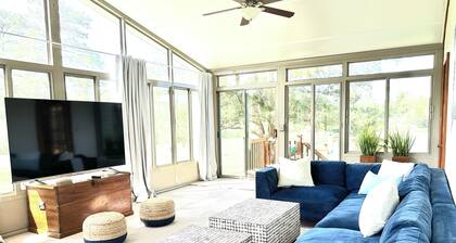 The Blue Heron-Spacious Waterfront Eastern Shore getaway with kayaks