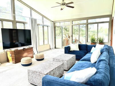 The Blue Heron-Spacious Waterfront Eastern Shore getaway with kayaks